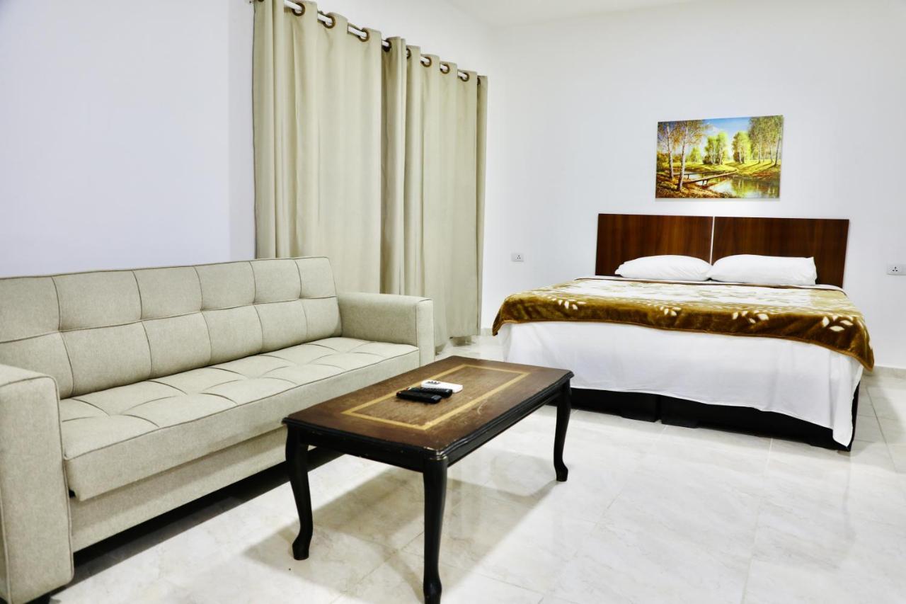 Faraseen Apartments Al Qastal Ngoại thất bức ảnh