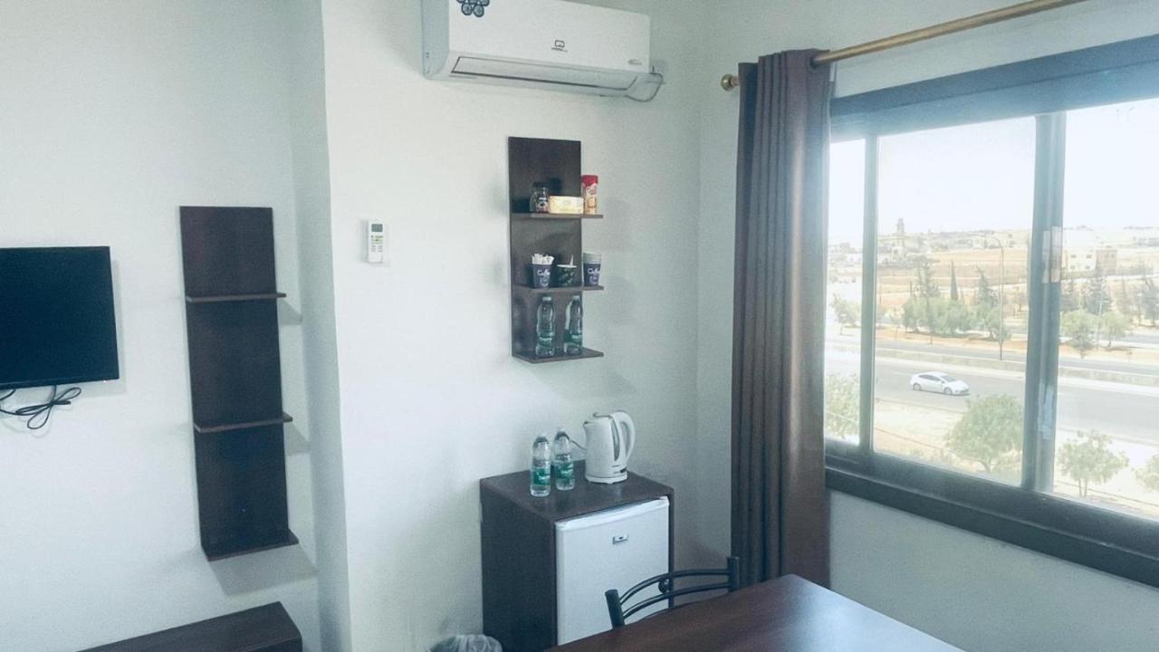 Faraseen Apartments Al Qastal Ngoại thất bức ảnh