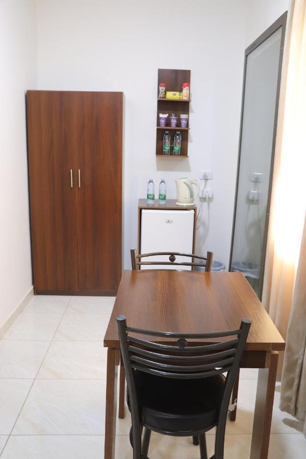 Faraseen Apartments Al Qastal Ngoại thất bức ảnh